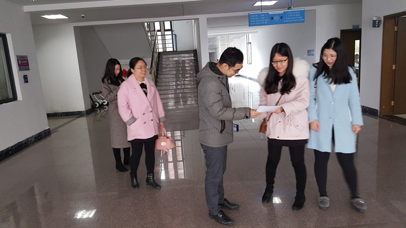 2018-2-26-新学期课堂一派生机盎然-taptap点点官方网站开学查课纪实 (1)_副本.jpg